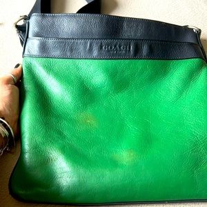 Vintage Coach messenger style hand bag emerald green and black leather